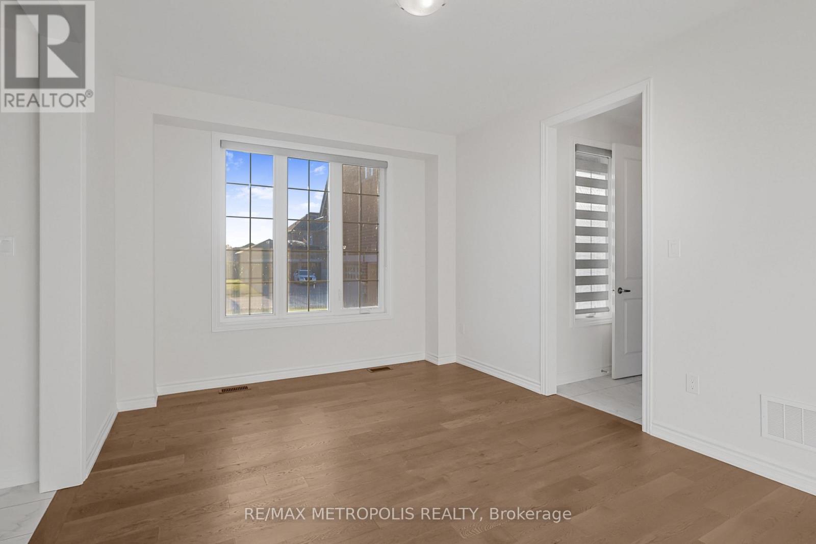 35 - 108 Golden Meadows Drive, Otonabee-South Monaghan, Ontario  K9J 0K8 - Photo 8 - X12526780