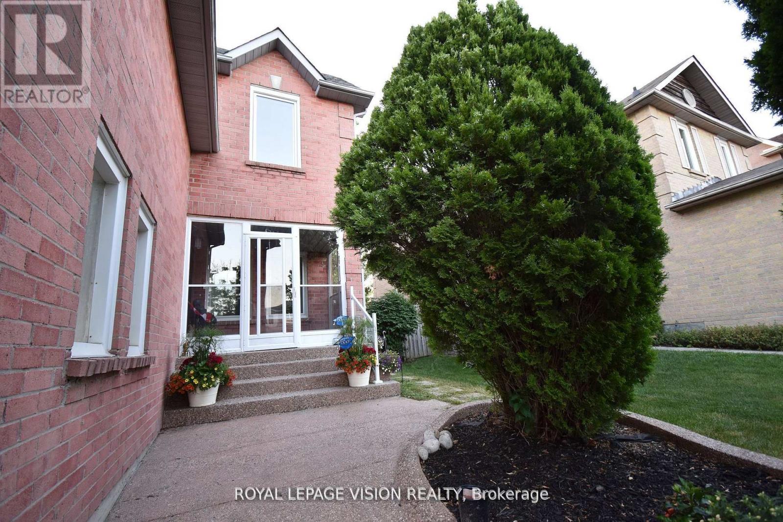 28 Valley Centre Drive, Toronto, Ontario  M1X 1K7 - Photo 2 - E12526790
