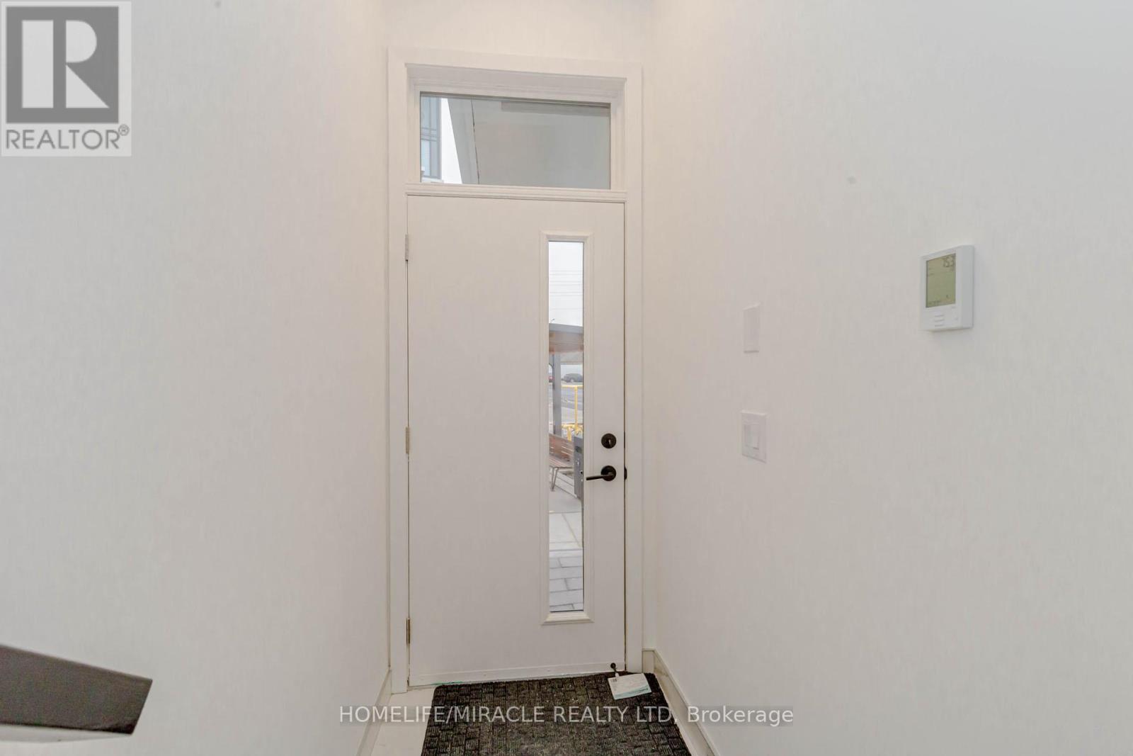 11 - 20 Lagerfeld Drive, Brampton, Ontario  L7A 5L4 - Photo 3 - W12526802