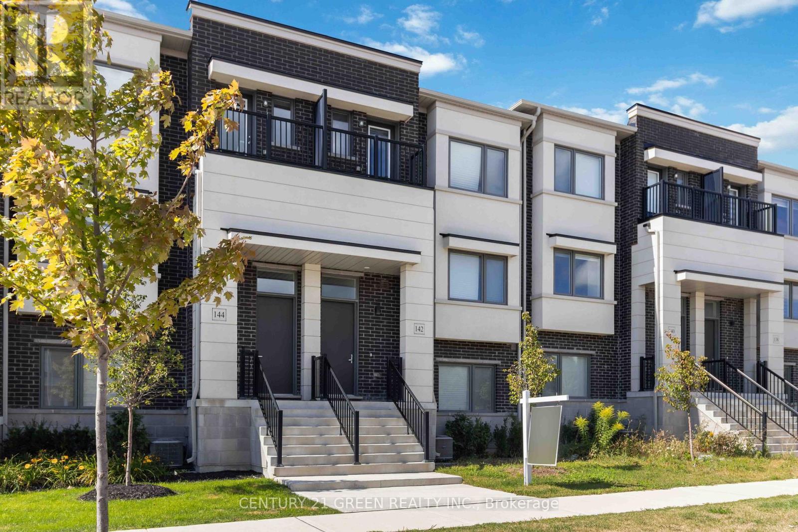 142 Landsbridge Street, Caledon, Ontario  L7E 2E1 - Photo 4 - W12526808