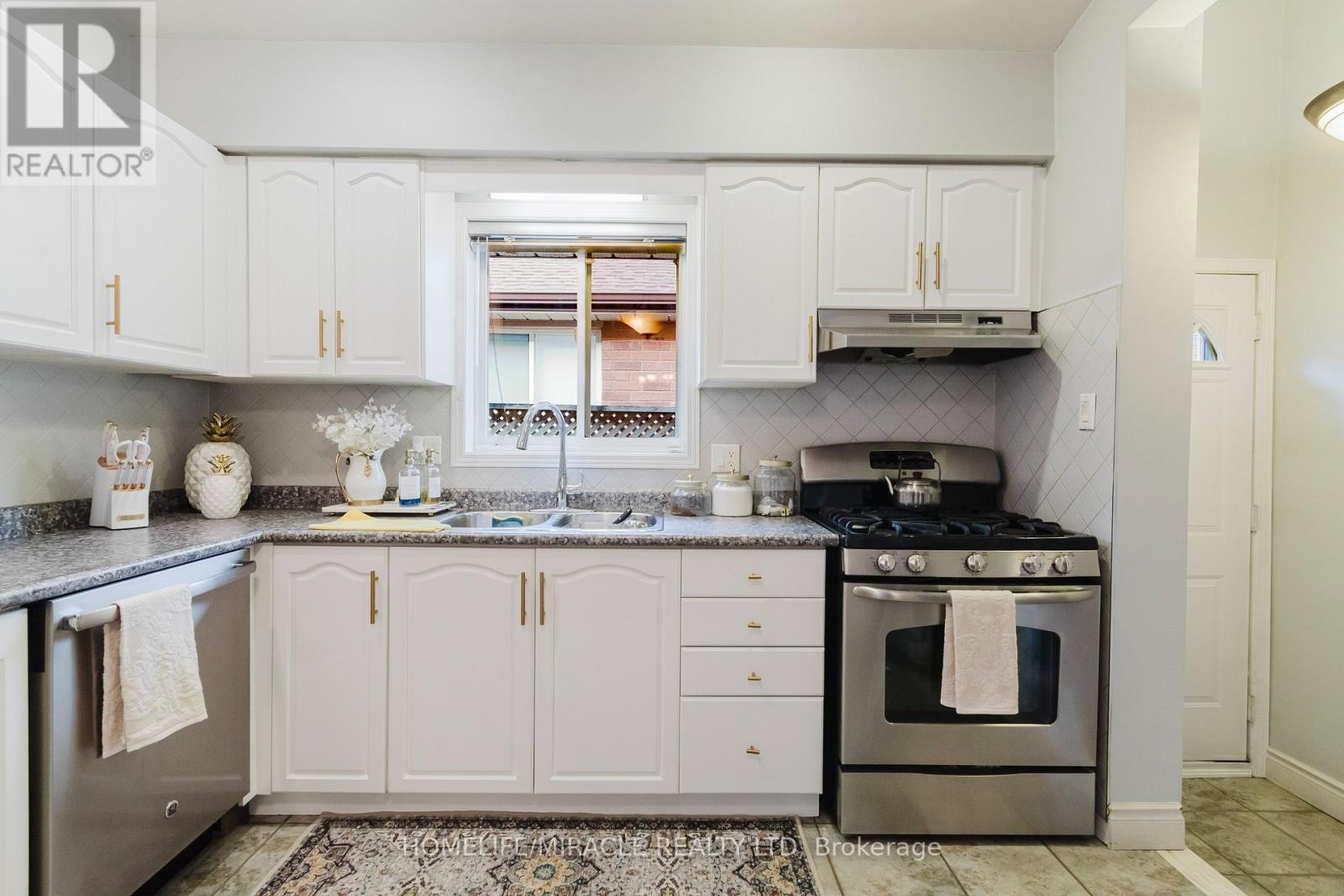 84 Hillgarden Drive, Hamilton, Ontario  L8J 3S7 - Photo 18 - X12526810