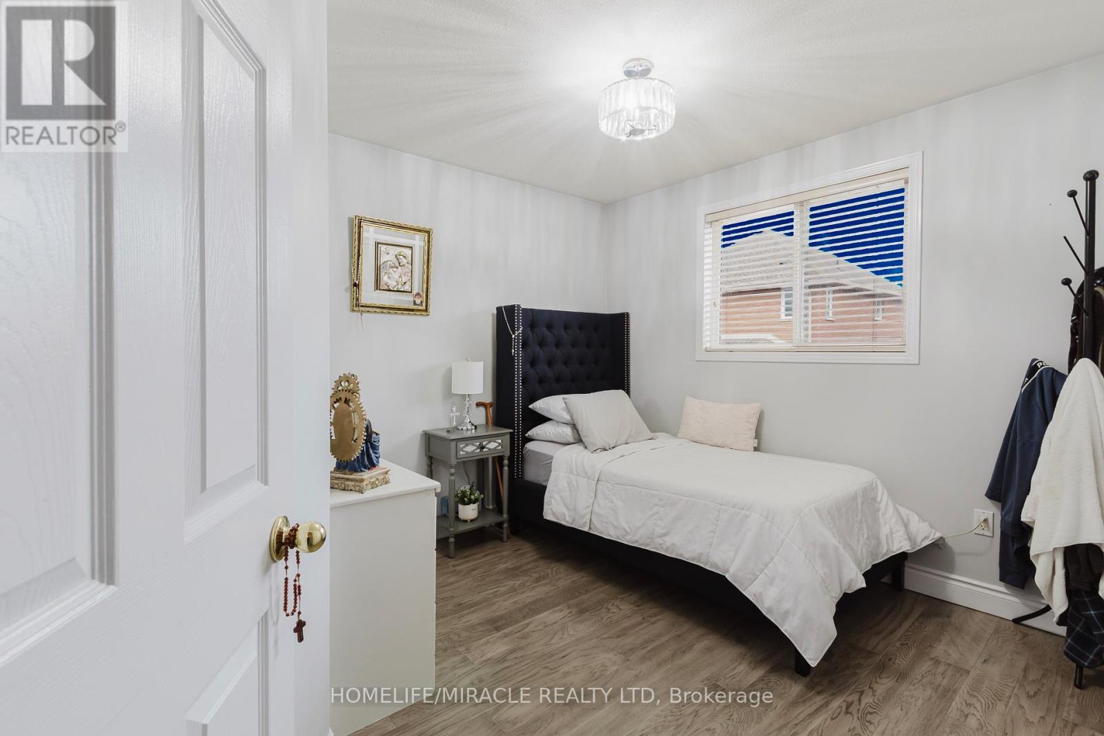 84 Hillgarden Drive, Hamilton, Ontario  L8J 3S7 - Photo 25 - X12526810