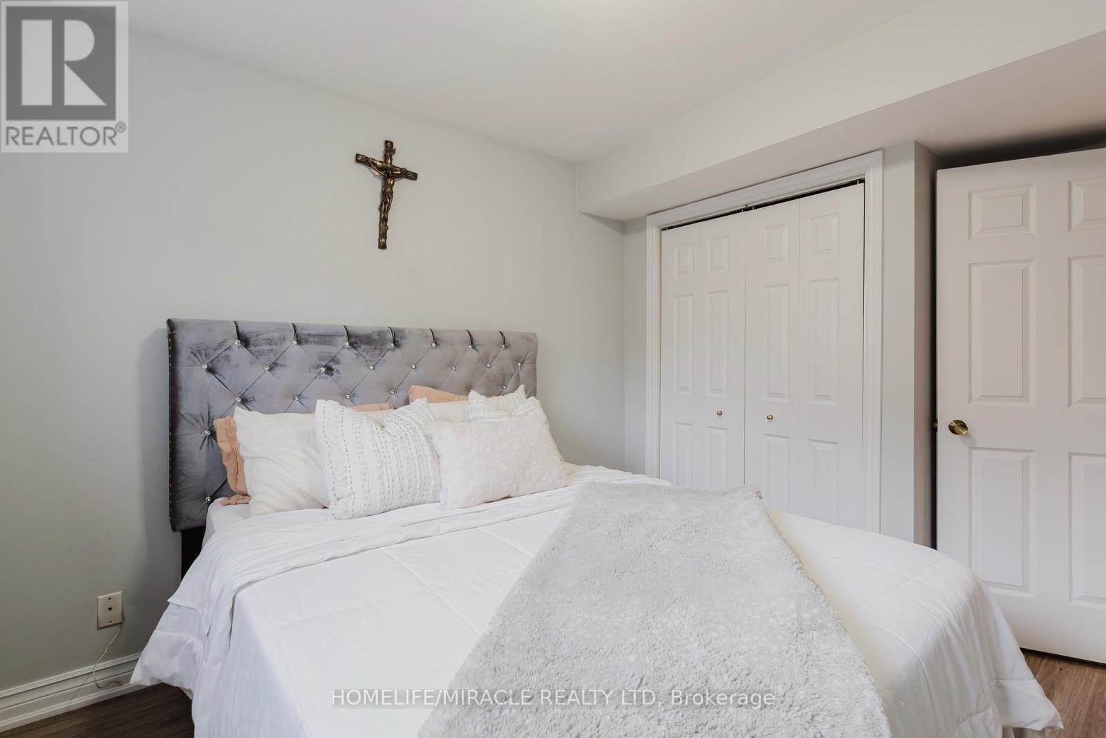 84 Hillgarden Drive, Hamilton, Ontario  L8J 3S7 - Photo 38 - X12526810