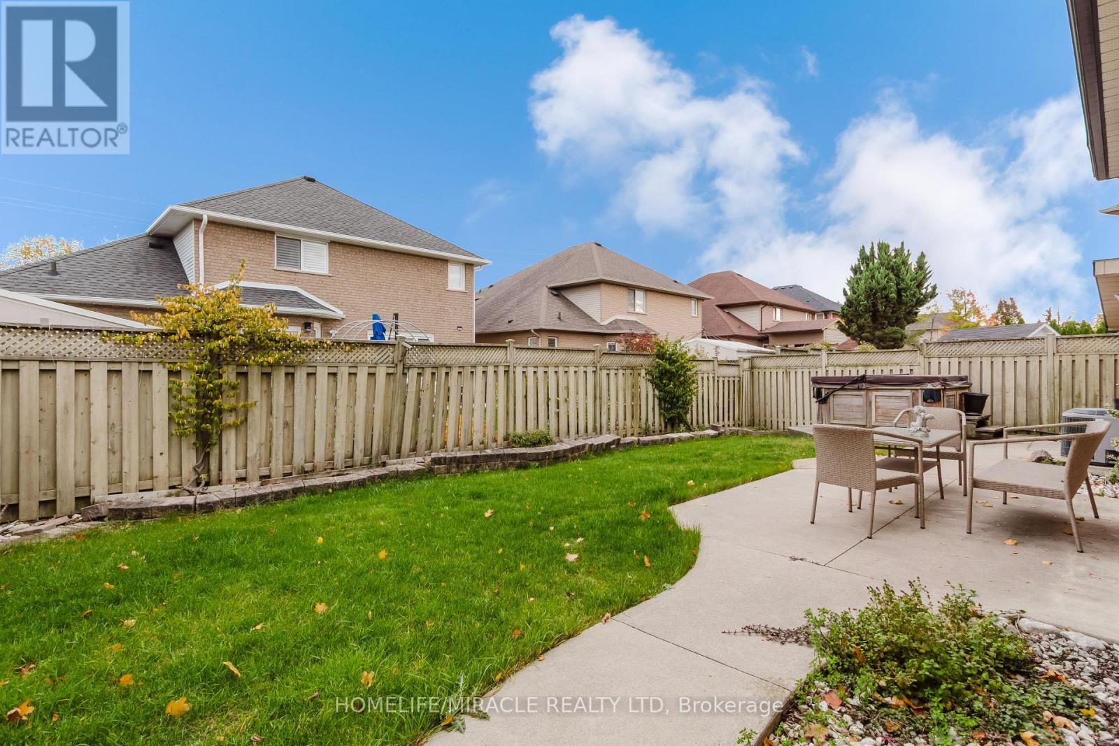 84 Hillgarden Drive, Hamilton, Ontario  L8J 3S7 - Photo 5 - X12526810