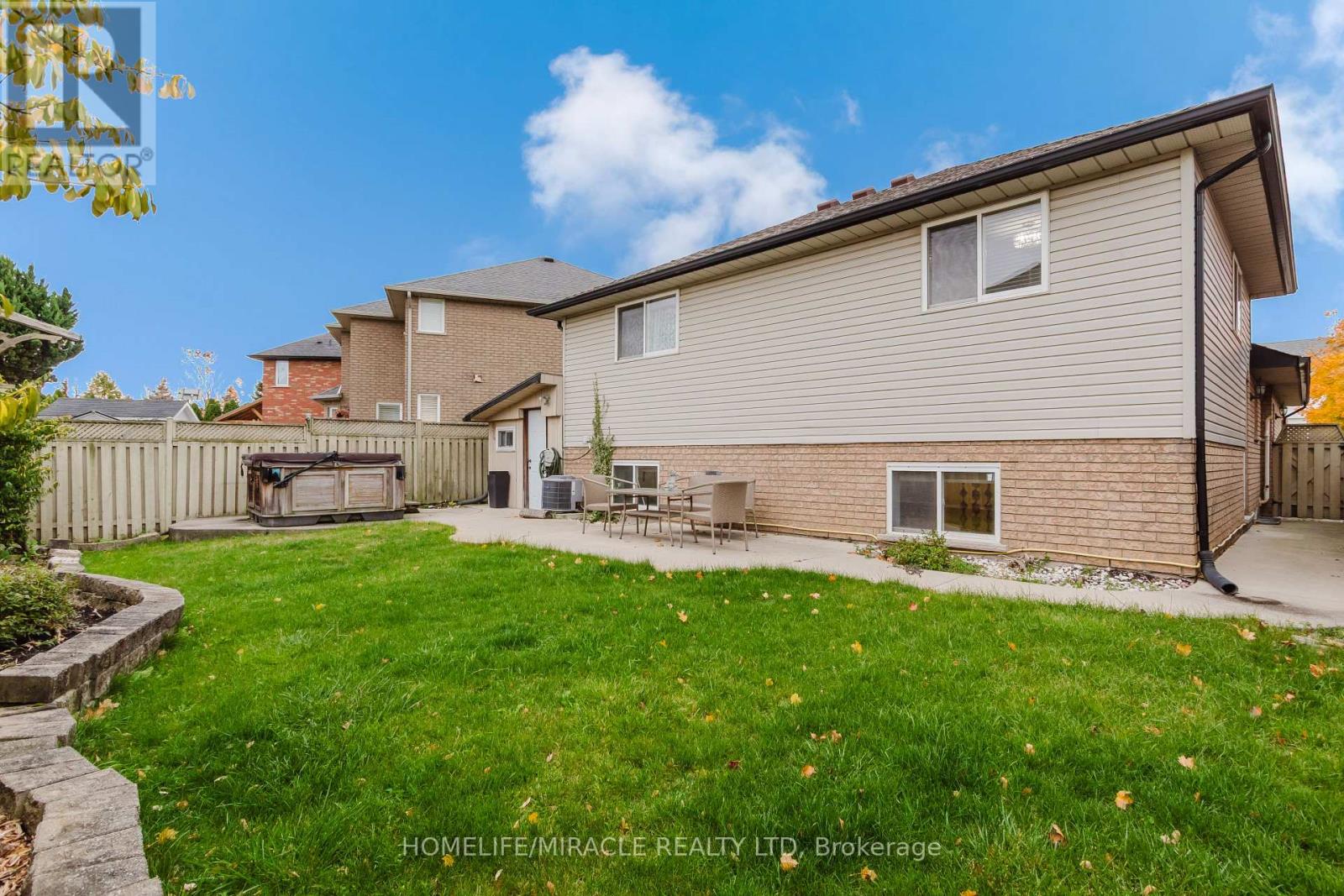 84 Hillgarden Drive, Hamilton, Ontario  L8J 3S7 - Photo 6 - X12526810