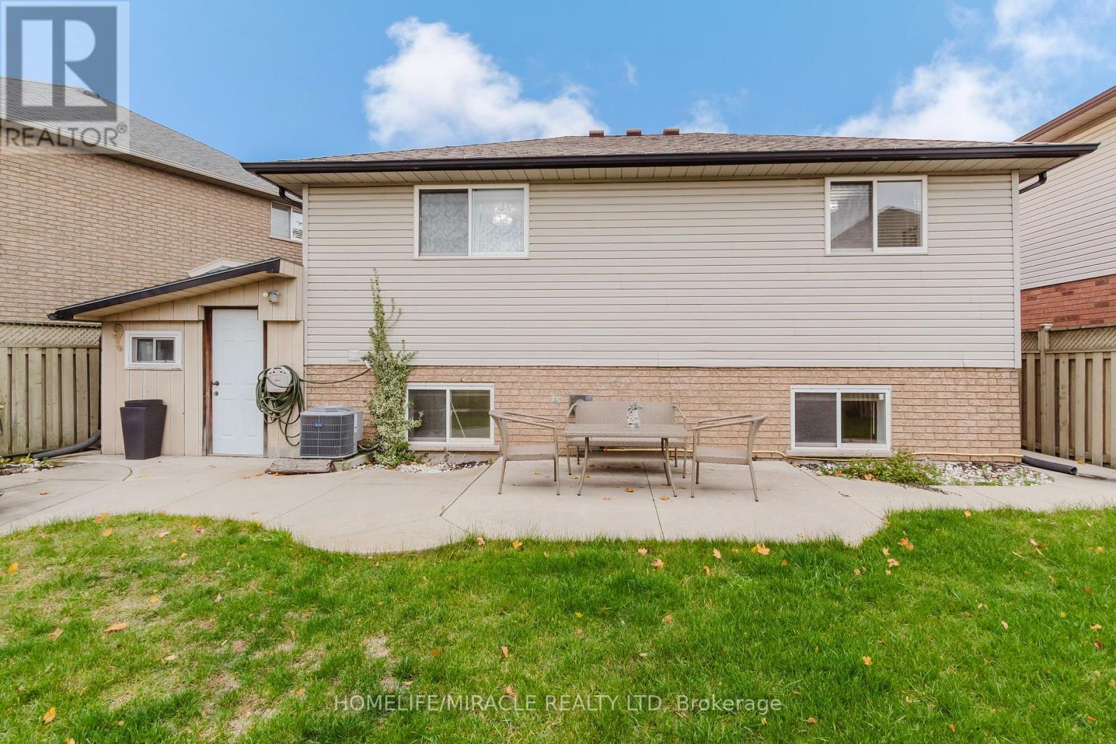 84 Hillgarden Drive, Hamilton, Ontario  L8J 3S7 - Photo 7 - X12526810