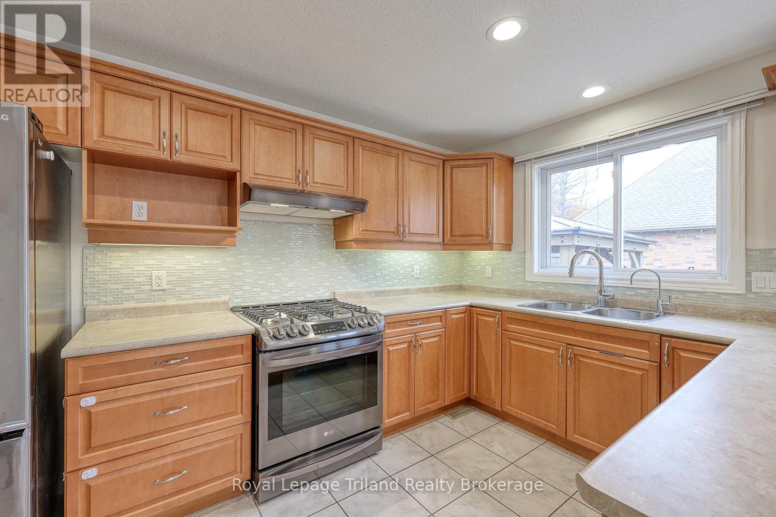 93 Finch Avenue, Woodstock, Ontario N4T 1T7 - Photo 17 - X12526850