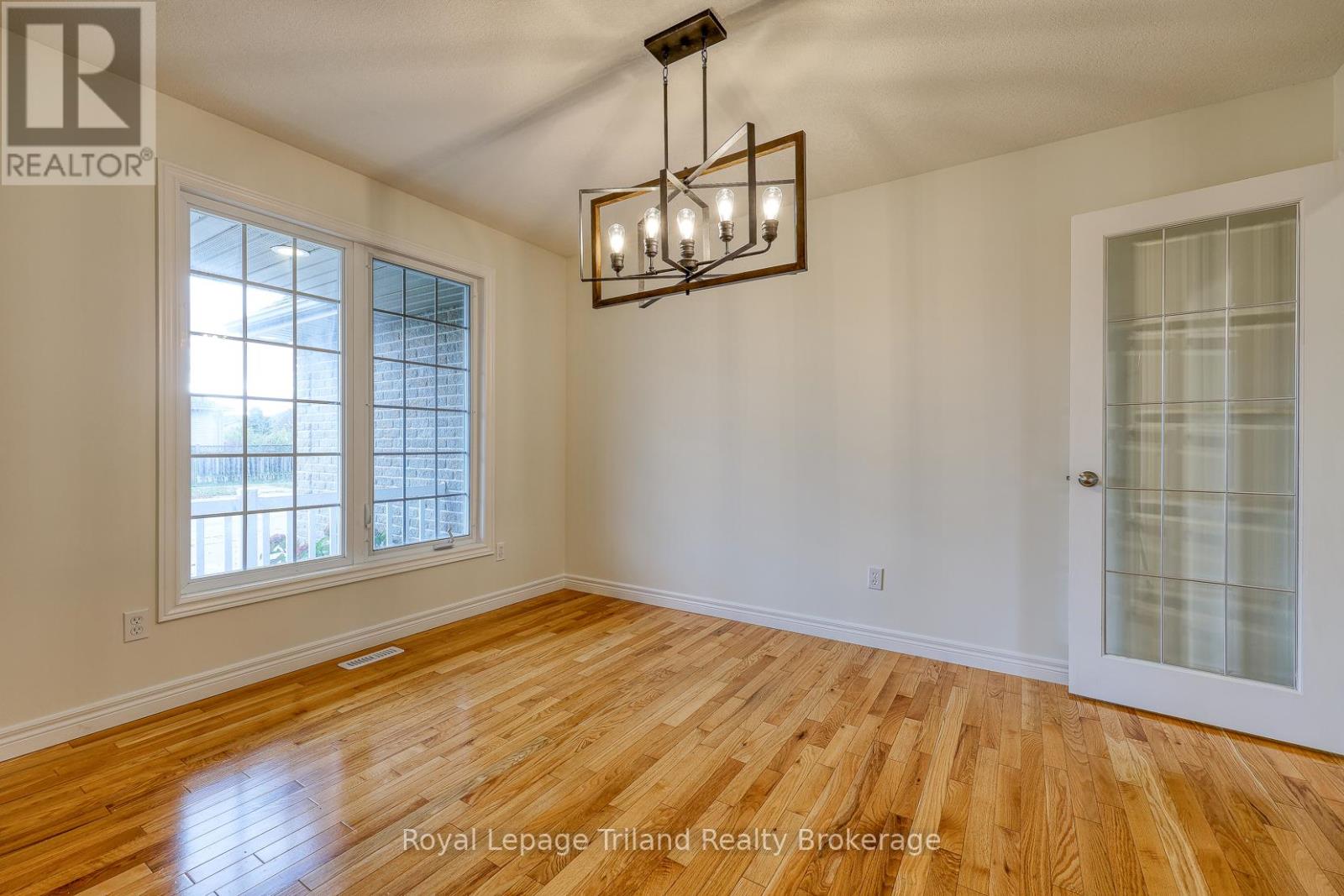 93 Finch Avenue, Woodstock, Ontario N4T 1T7 - Photo 9 - X12526850