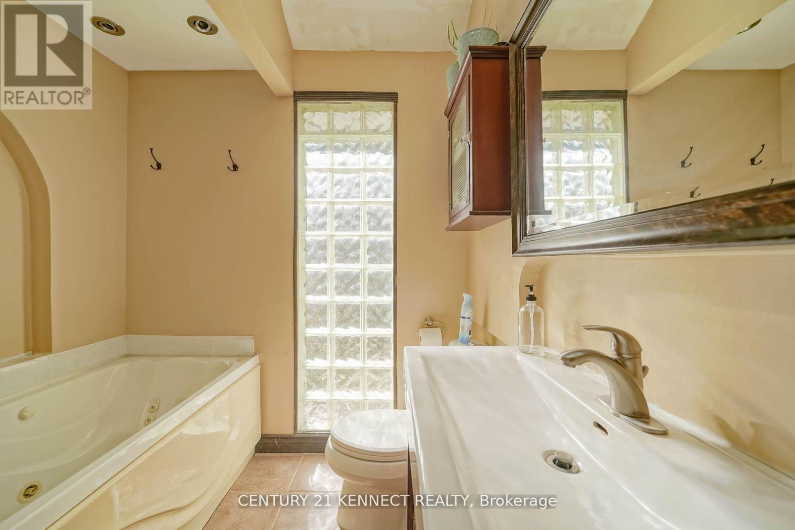 10813 Victoria Square Boulevard, Markham, Ontario  L6C 1J3 - Photo 38 - N12511718