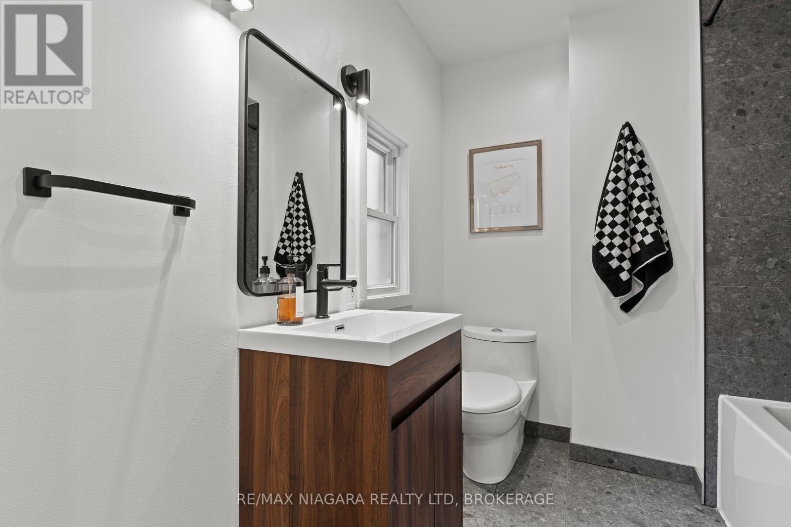 9 Shelley Avenue, St. Catharines, Ontario L2N 5L4 - Photo 11 - X12506710