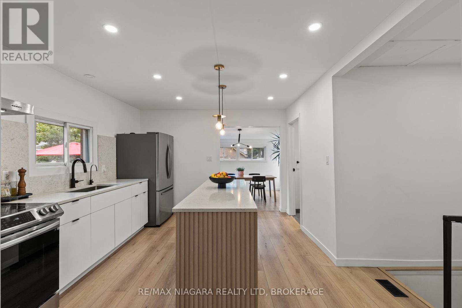 9 Shelley Avenue, St. Catharines, Ontario L2N 5L4 - Photo 9 - X12506710