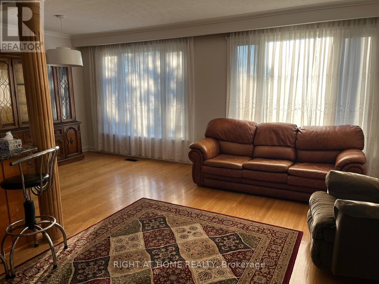 19 Budea. Upper Unit Crescent S, Toronto, Ontario  M1R 4V1 - Photo 3 - E12526848