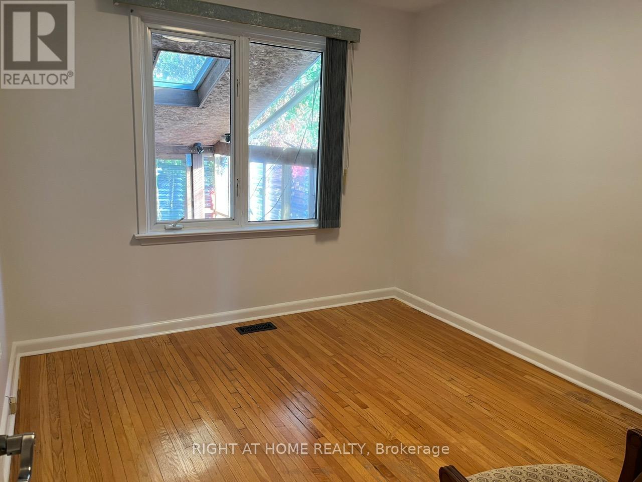 19 Budea. Upper Unit Crescent S, Toronto, Ontario  M1R 4V1 - Photo 4 - E12526848