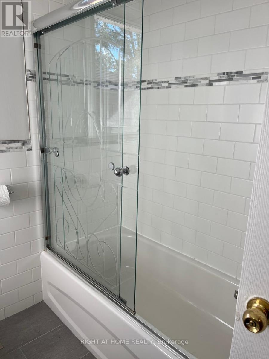 19 Budea. Upper Unit Crescent S, Toronto, Ontario  M1R 4V1 - Photo 8 - E12526848