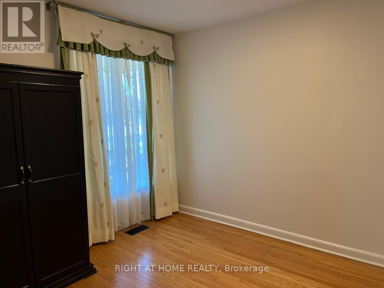 19 Budea Crescent S, Toronto, Ontario  M1R 4V1 - Photo 5 - E12526590