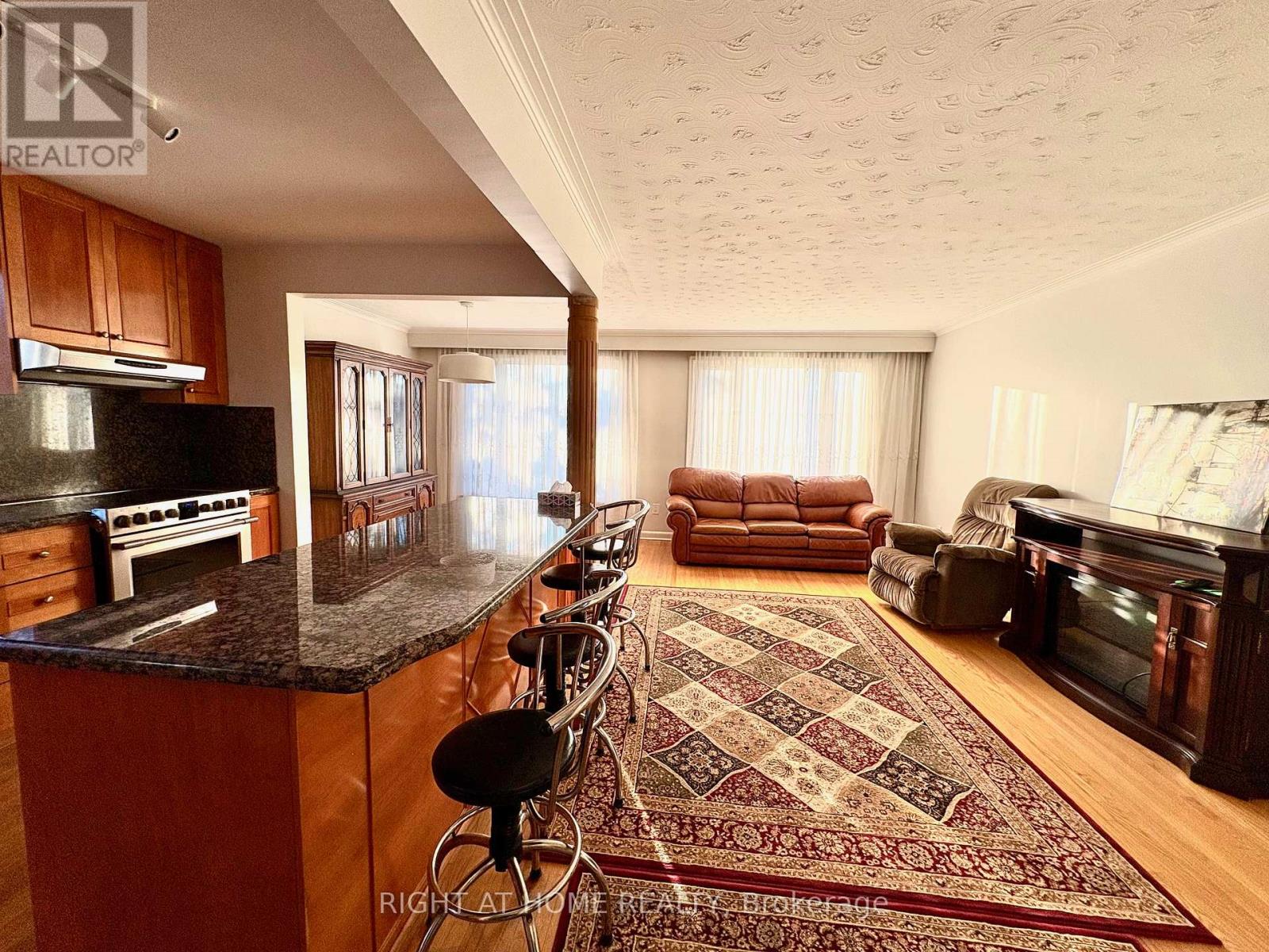 19 Budea Crescent S, Toronto, Ontario  M1R 4V1 - Photo 2 - E12526590