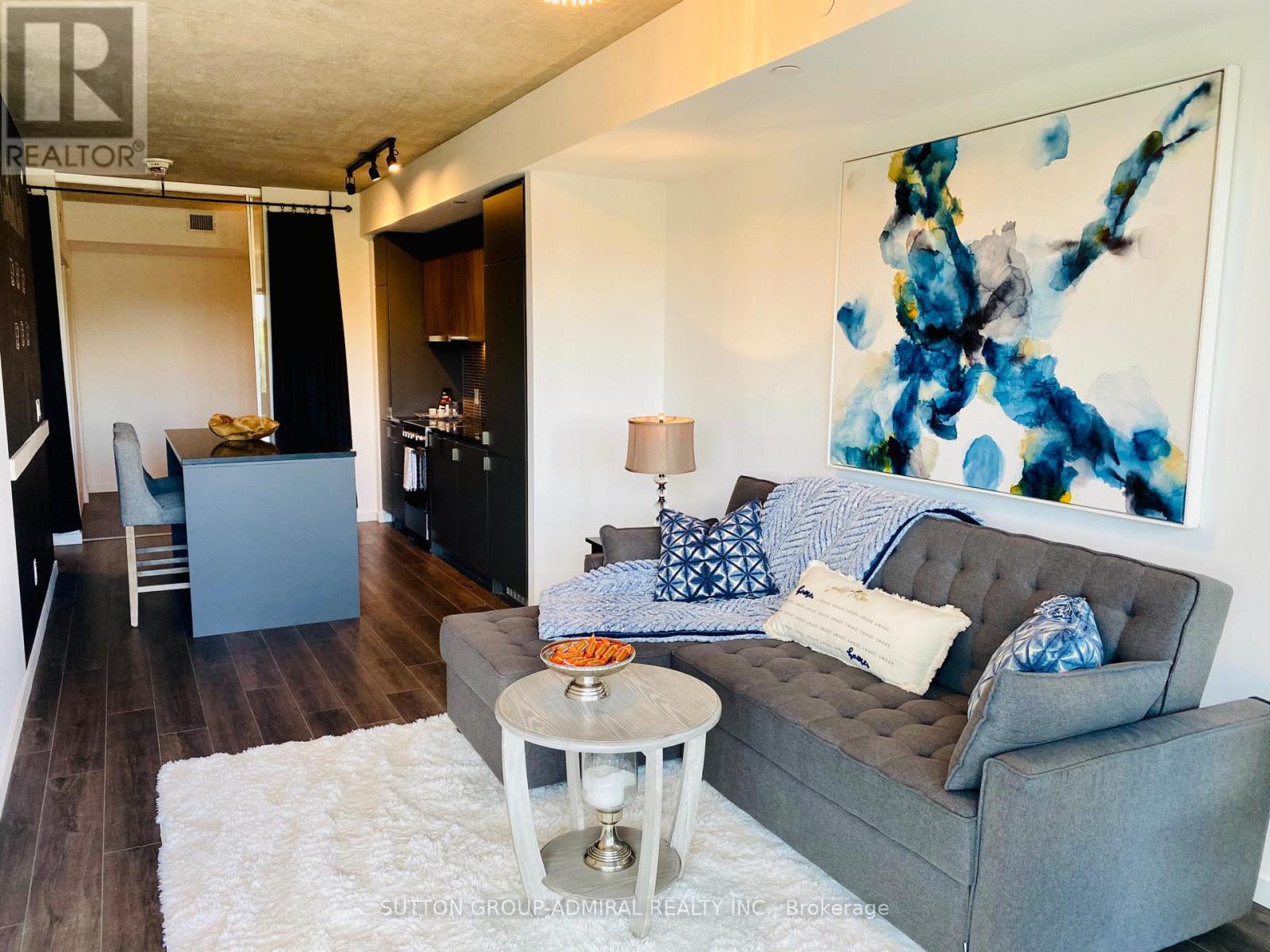 404 - 7 Smith Crescent, Toronto, Ontario  M8Z 0G3 - Photo 4 - W12375267