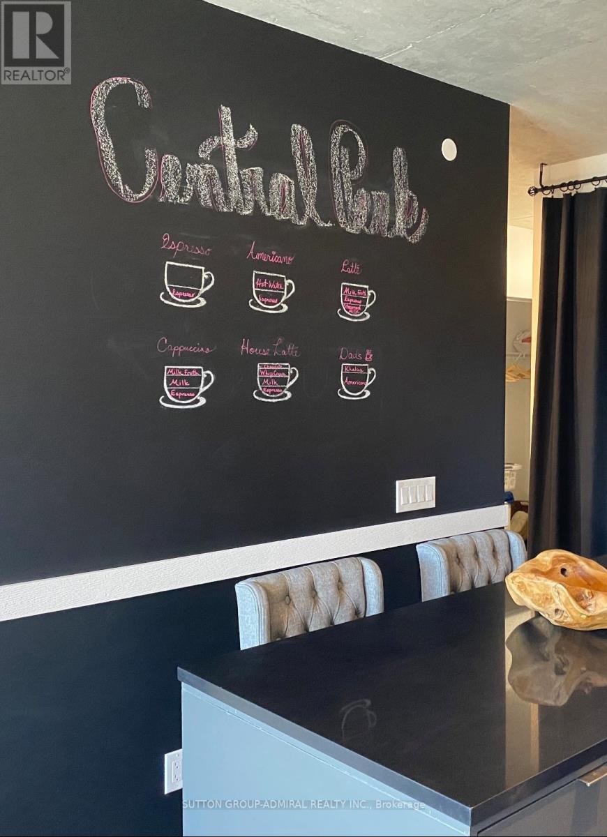 404 - 7 Smith Crescent, Toronto, Ontario  M8Z 0G3 - Photo 2 - W12375267