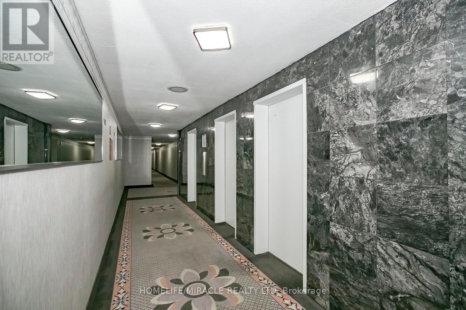 1610 - 15 Kensington Road, Brampton, Ontario L6T 3W2 - Photo 12 - W12526824