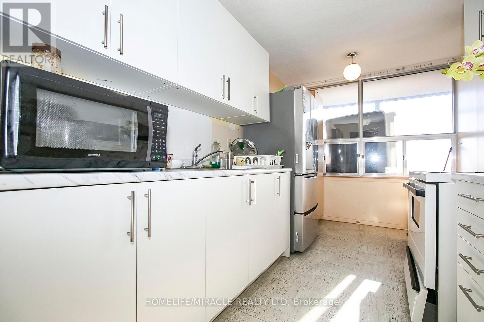 1610 - 15 Kensington Road, Brampton, Ontario L6T 3W2 - Photo 26 - W12526824