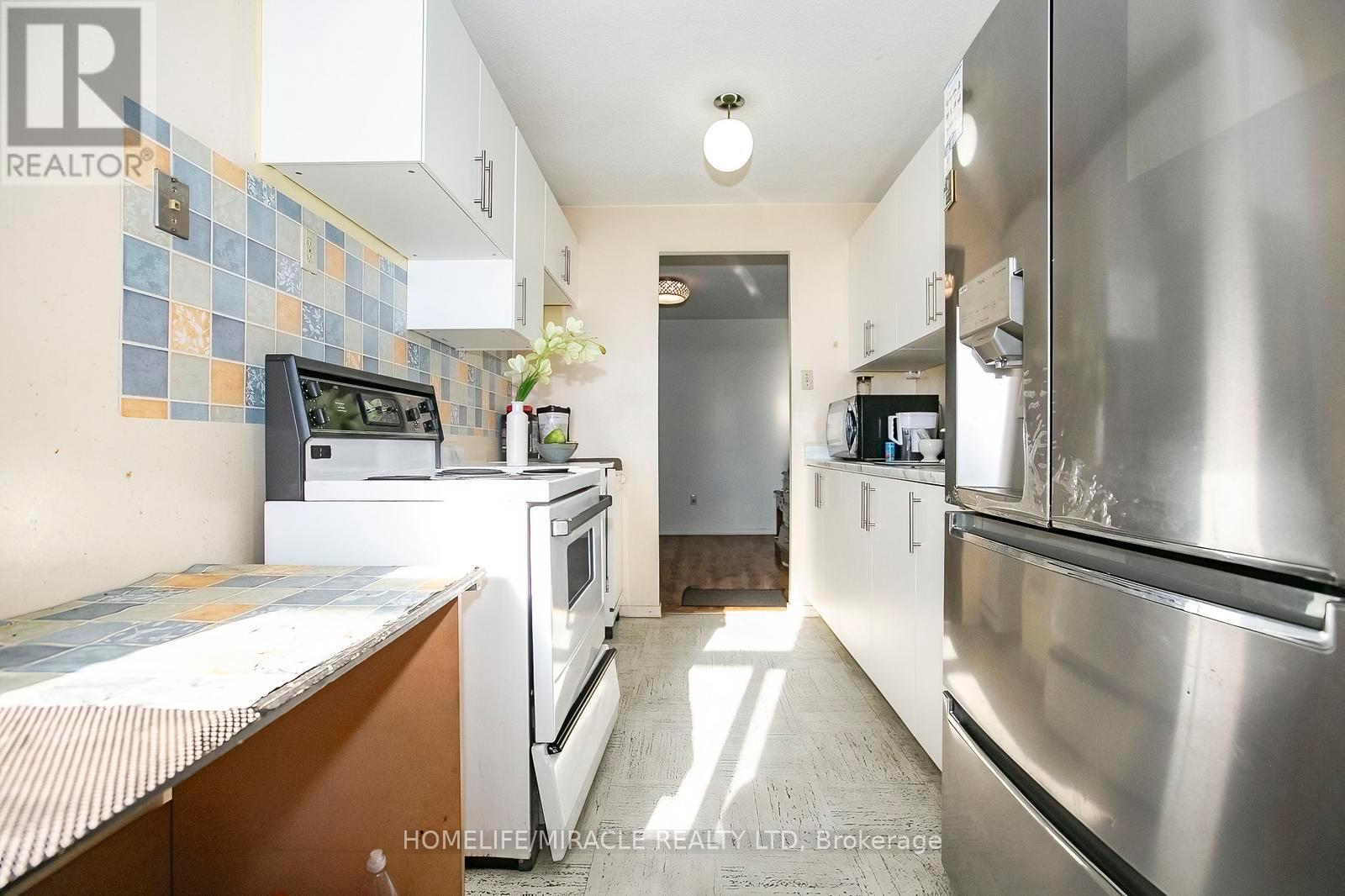 1610 - 15 Kensington Road, Brampton, Ontario L6T 3W2 - Photo 27 - W12526824