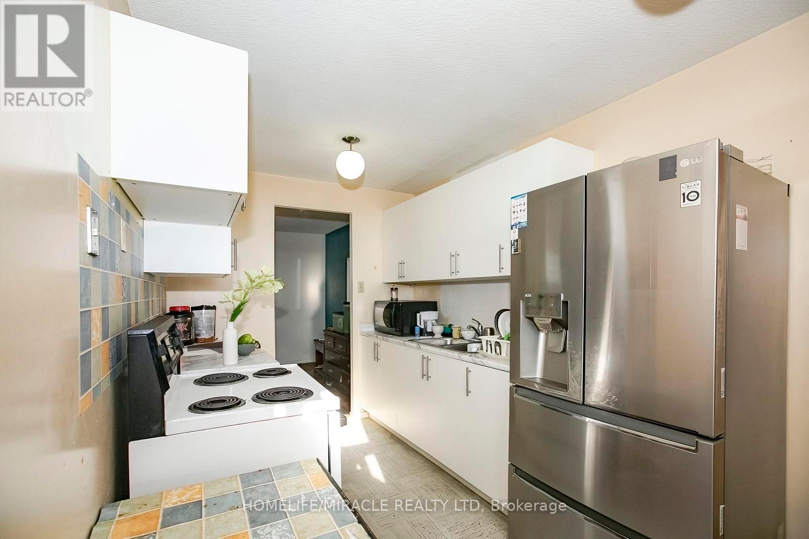 1610 - 15 Kensington Road, Brampton, Ontario L6T 3W2 - Photo 28 - W12526824