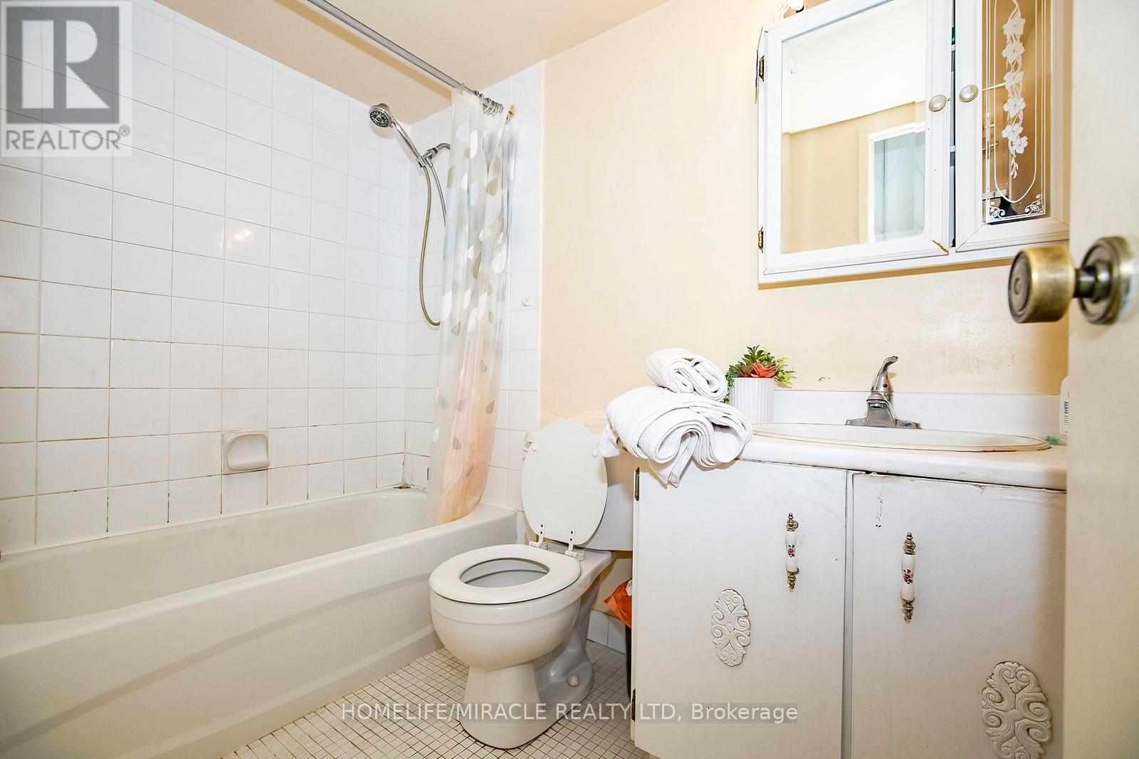 1610 - 15 Kensington Road, Brampton, Ontario L6T 3W2 - Photo 37 - W12526824