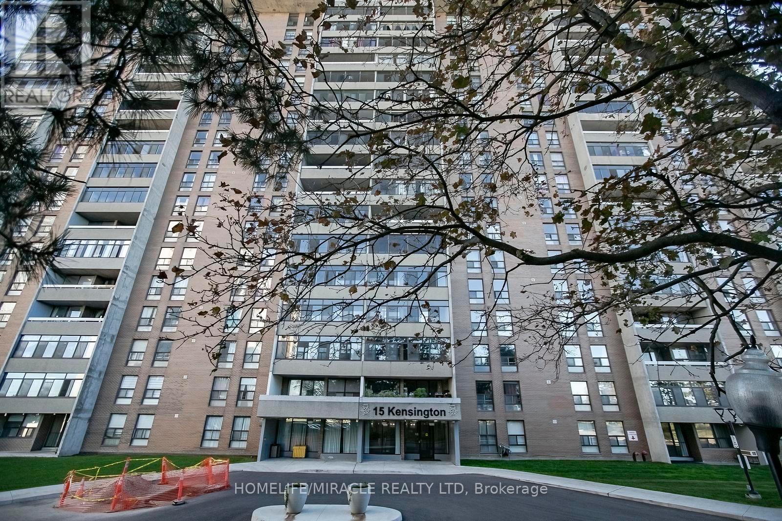 1610 - 15 Kensington Road, Brampton, Ontario L6T 3W2 - Photo 5 - W12526824