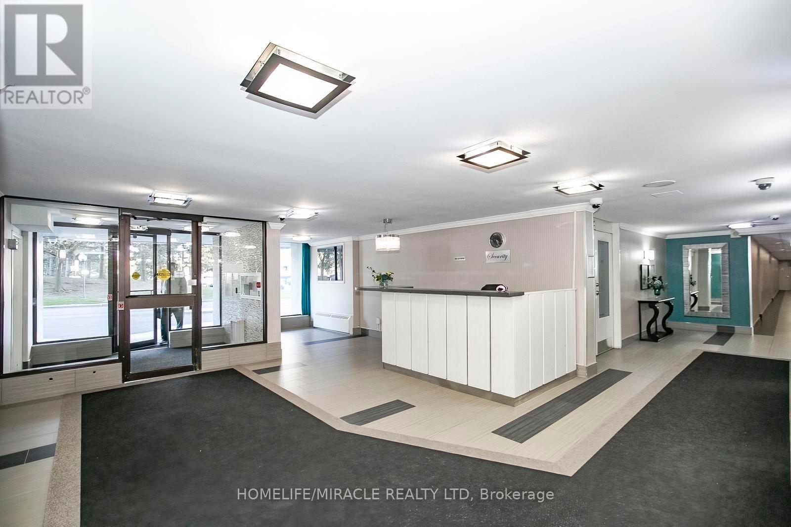 1610 - 15 Kensington Road, Brampton, Ontario L6T 3W2 - Photo 7 - W12526824