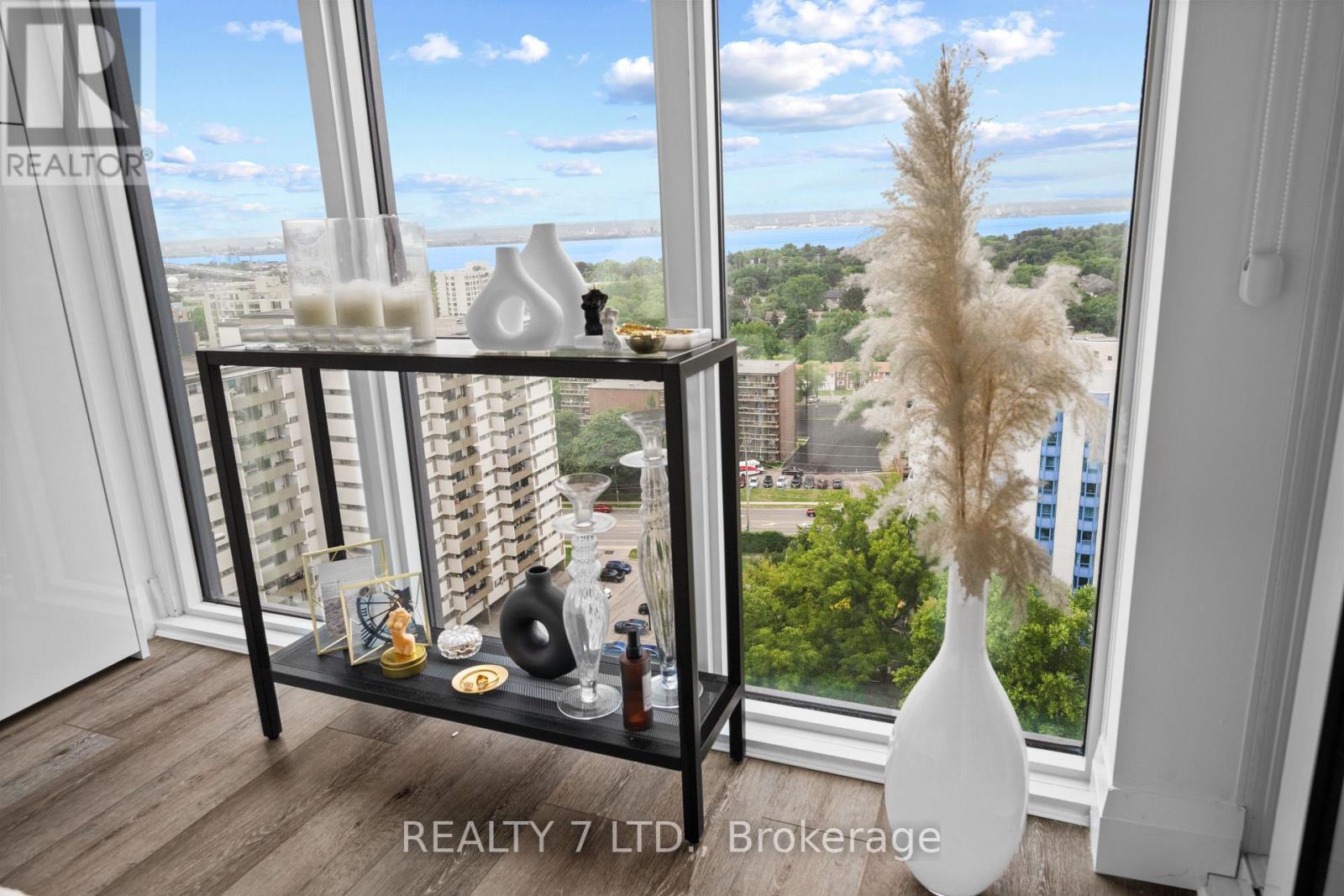 1701 - 500 Brock Avenue N, Burlington, Ontario L7S 0A5 - Photo 18 - W12526876