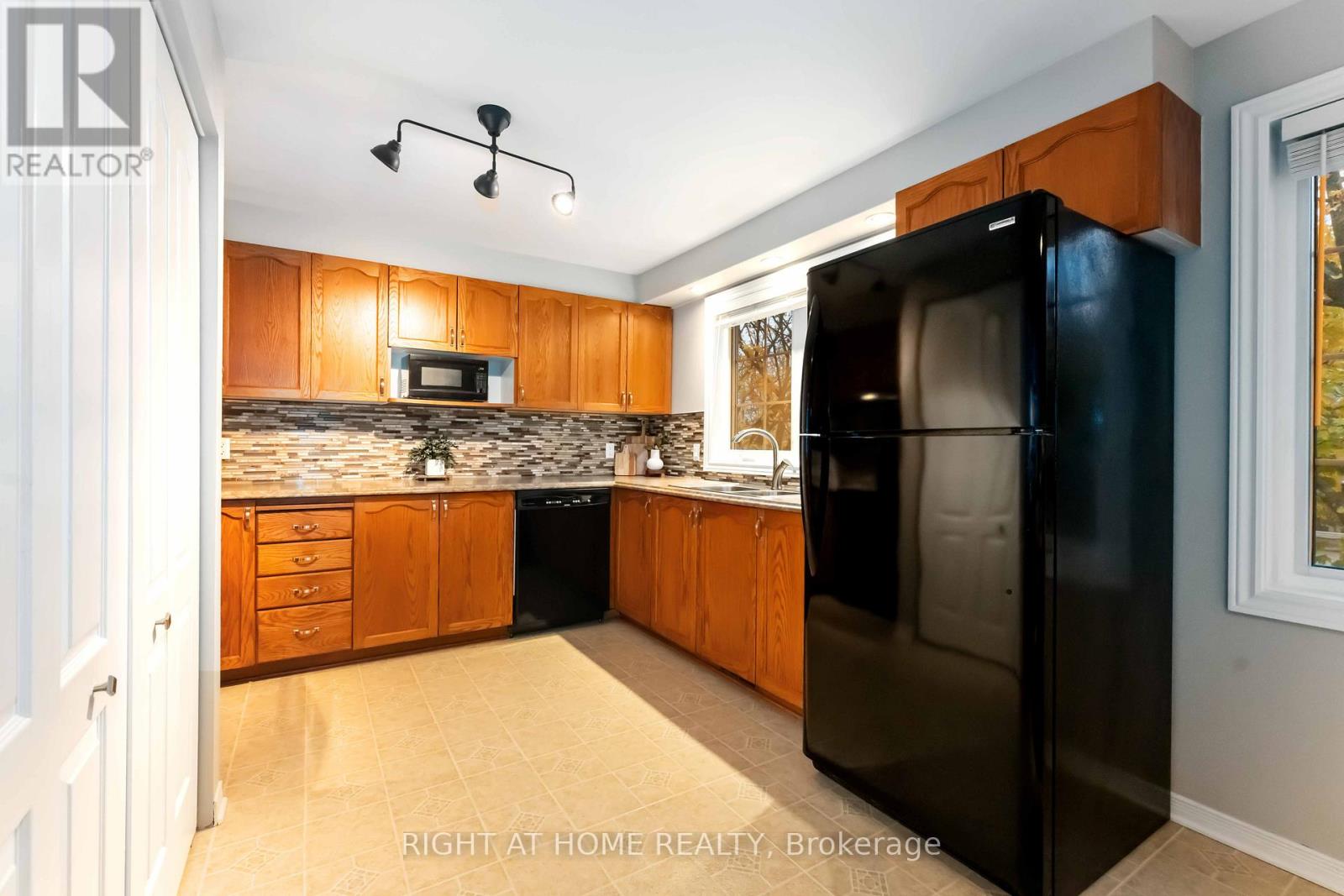 7 Weybridge Drive S, Ottawa, Ontario K2J 4A1 - Photo 14 - X12520818