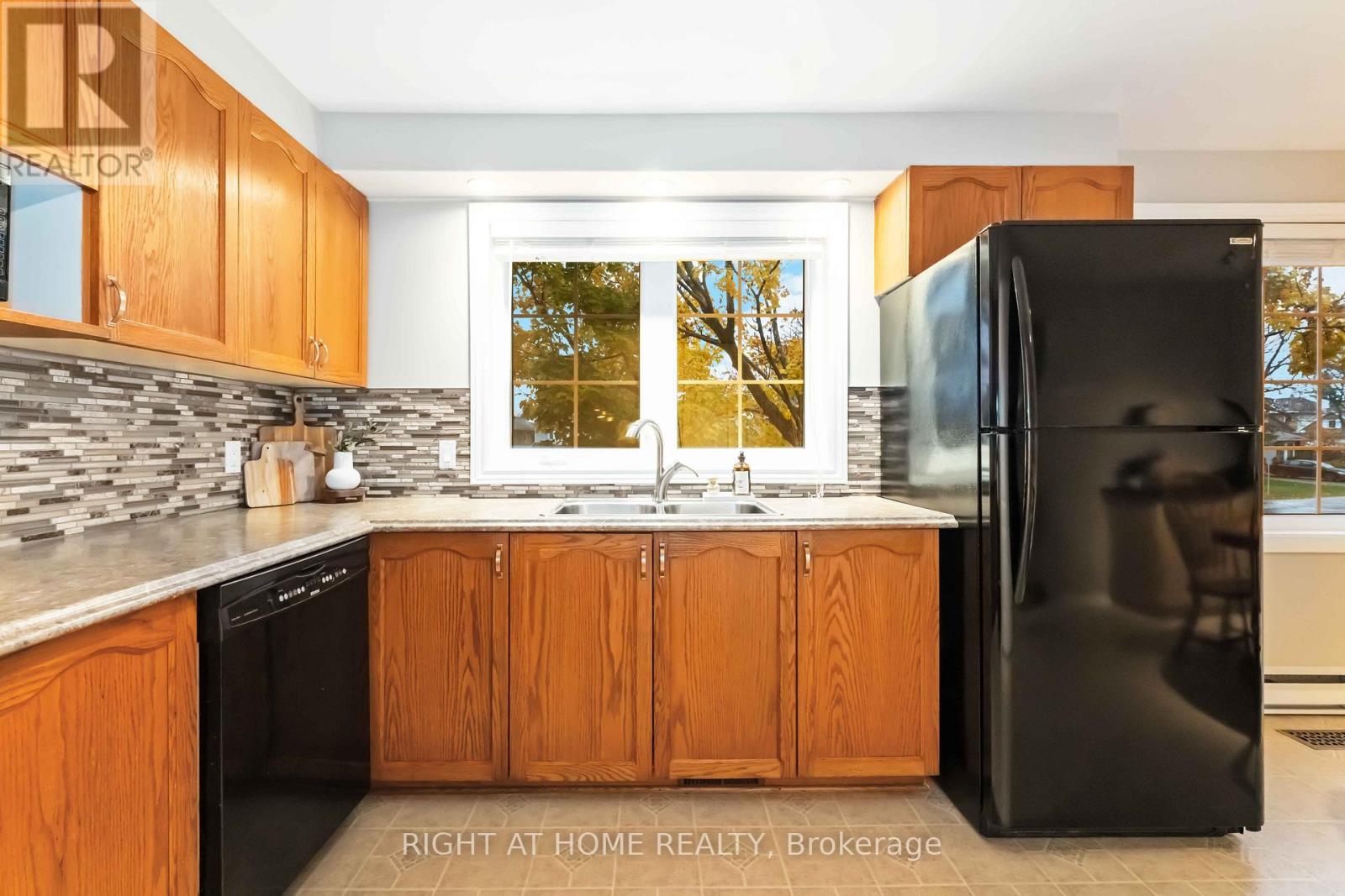 7 Weybridge Drive S, Ottawa, Ontario K2J 4A1 - Photo 15 - X12520818