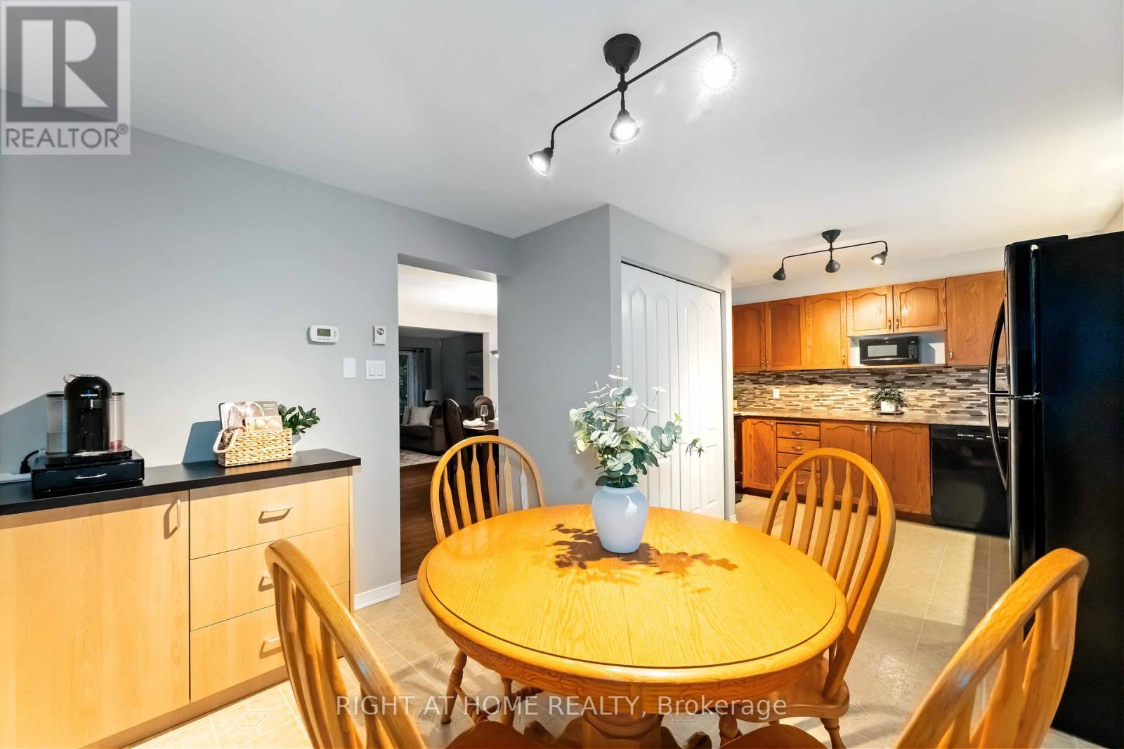 7 Weybridge Drive S, Ottawa, Ontario K2J 4A1 - Photo 13 - X12520818