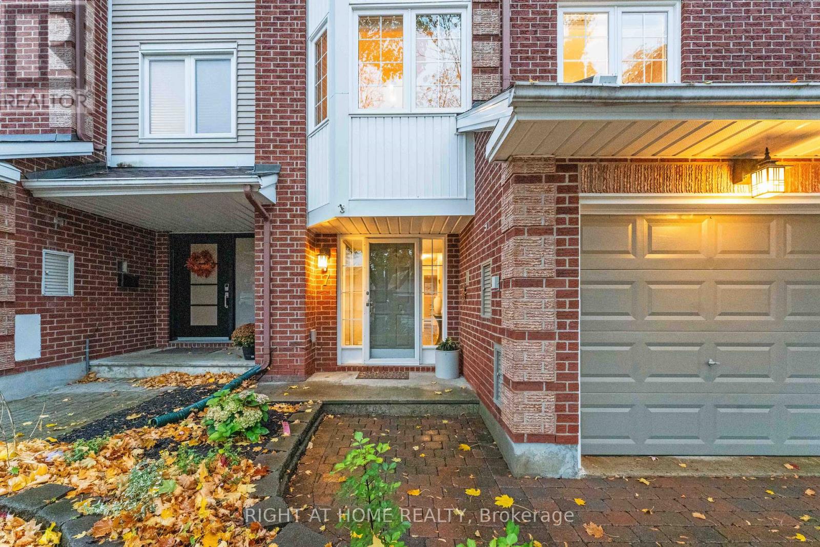 7 Weybridge Drive S, Ottawa, Ontario K2J 4A1 - Photo 2 - X12520818