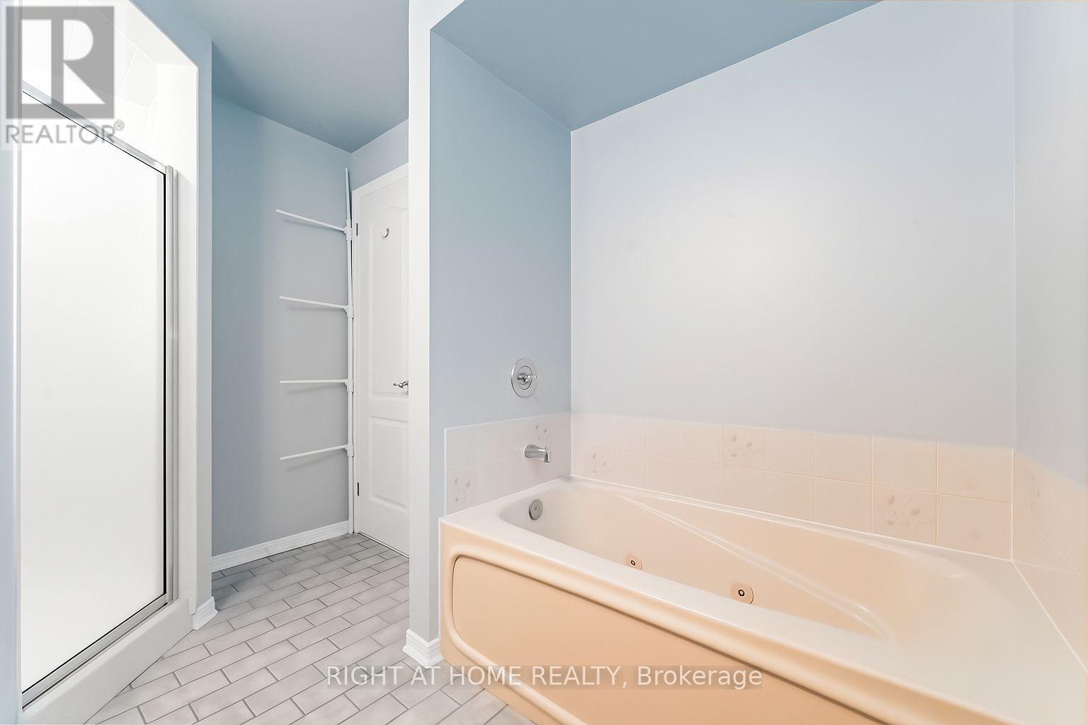 7 Weybridge Drive S, Ottawa, Ontario K2J 4A1 - Photo 23 - X12520818