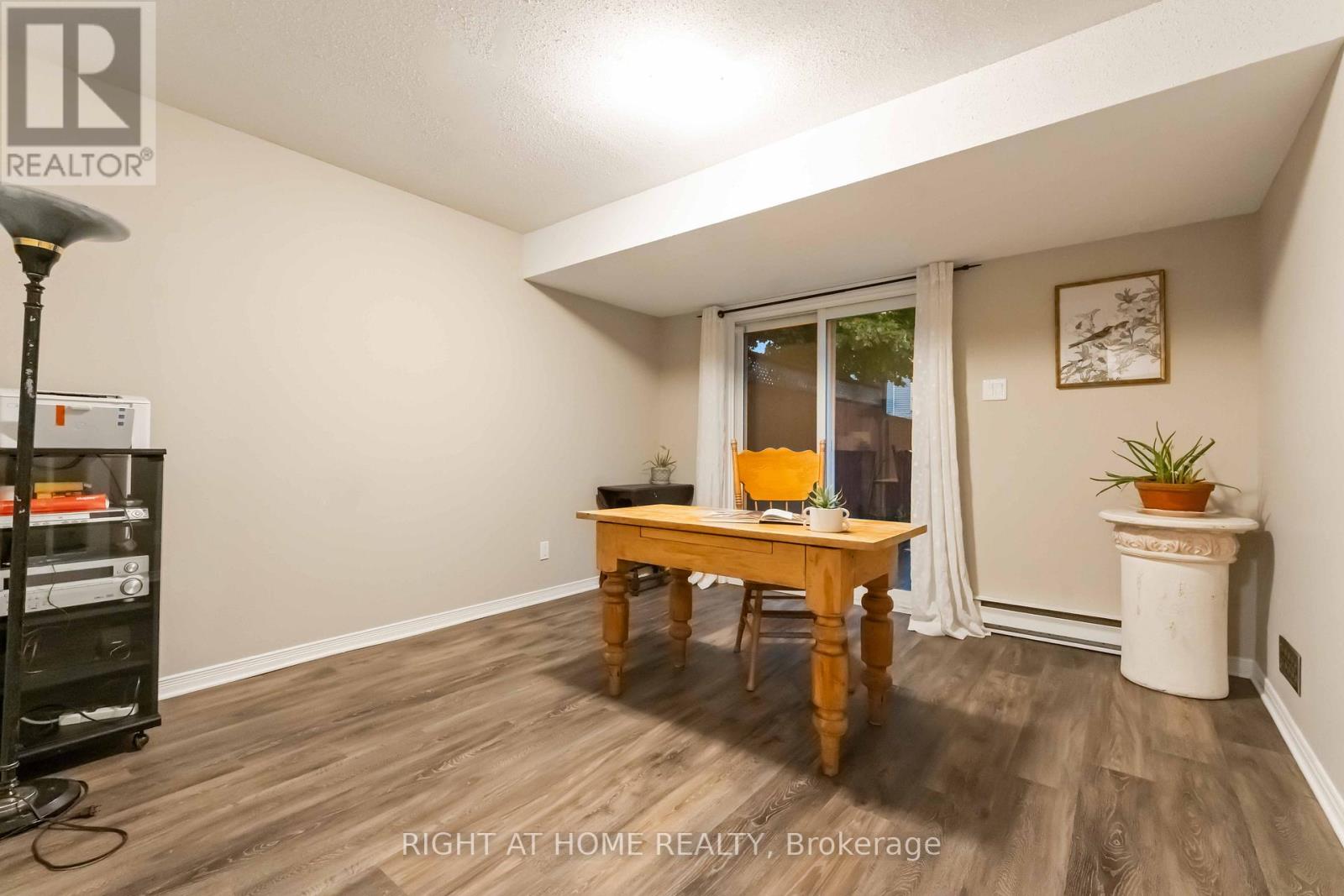 7 Weybridge Drive S, Ottawa, Ontario K2J 4A1 - Photo 5 - X12520818