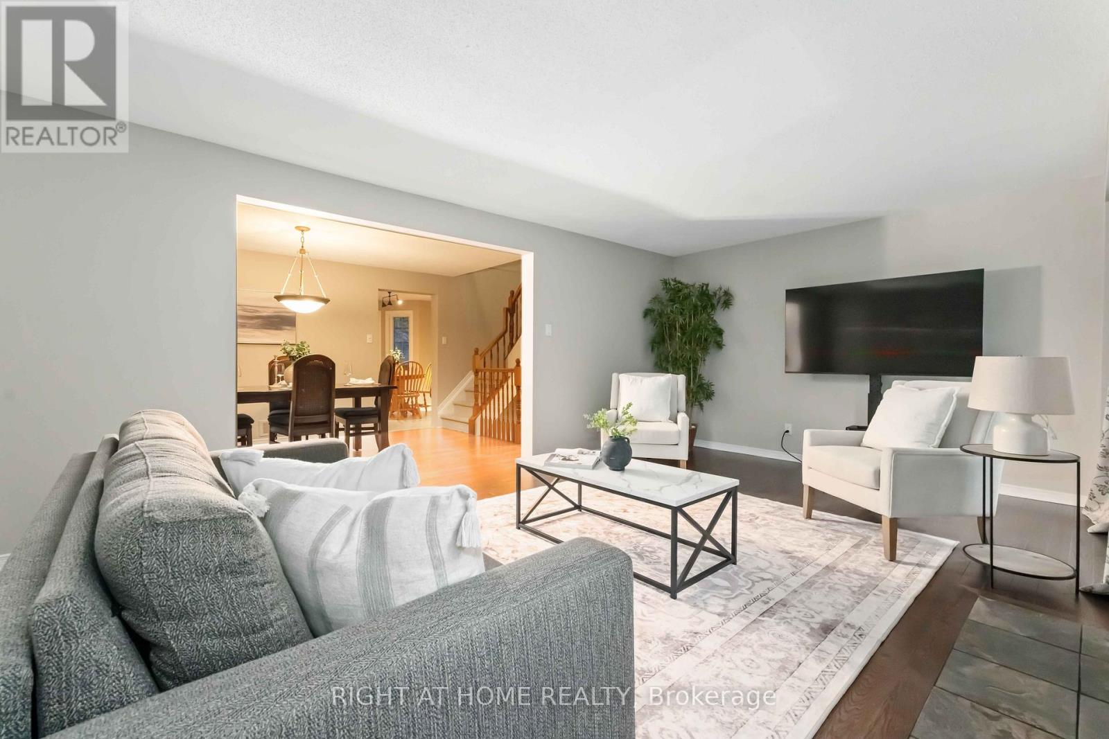 7 Weybridge Drive S, Ottawa, Ontario K2J 4A1 - Photo 9 - X12520818