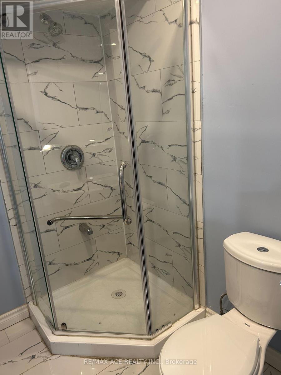 104 Long Point Drive, Richmond Hill, Ontario  L4E 3Z7 - Photo 14 - N12463567