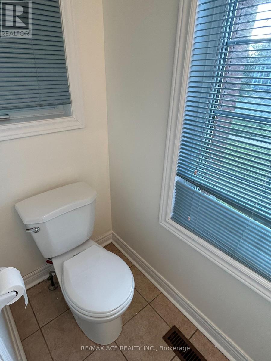 104 Long Point Drive, Richmond Hill, Ontario  L4E 3Z7 - Photo 13 - N12463567