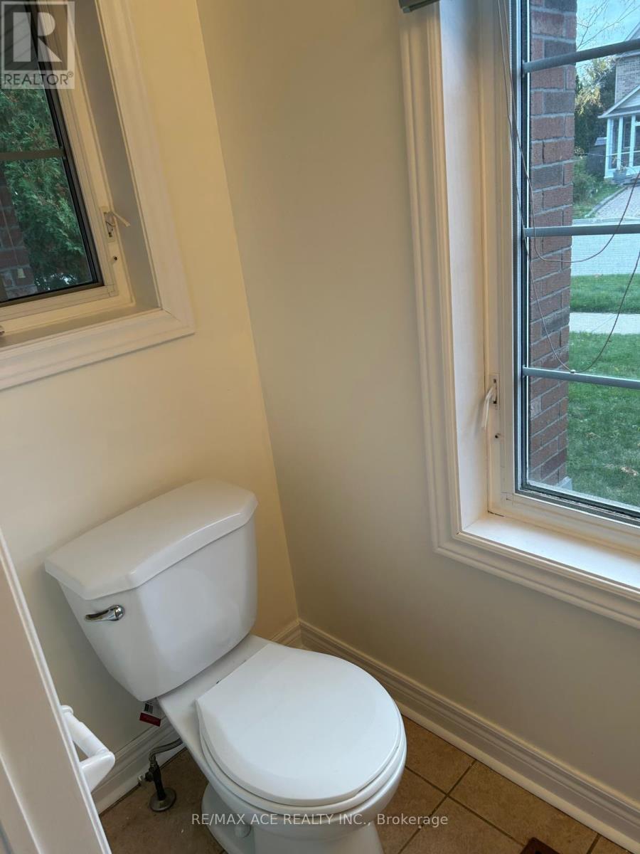 104 Long Point Drive, Richmond Hill, Ontario  L4E 3Z7 - Photo 7 - N12463567