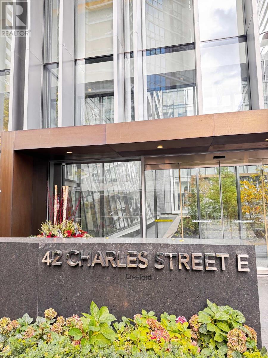 2202 - 42 Charles Street E, Toronto, Ontario M4Y 1N3 - Photo 2 - C12526872