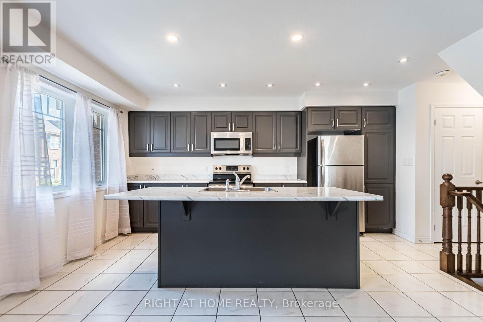 98 - 1000 Asleton Boulevard, Milton, Ontario  L9T 9L4 - Photo 19 - W12410829