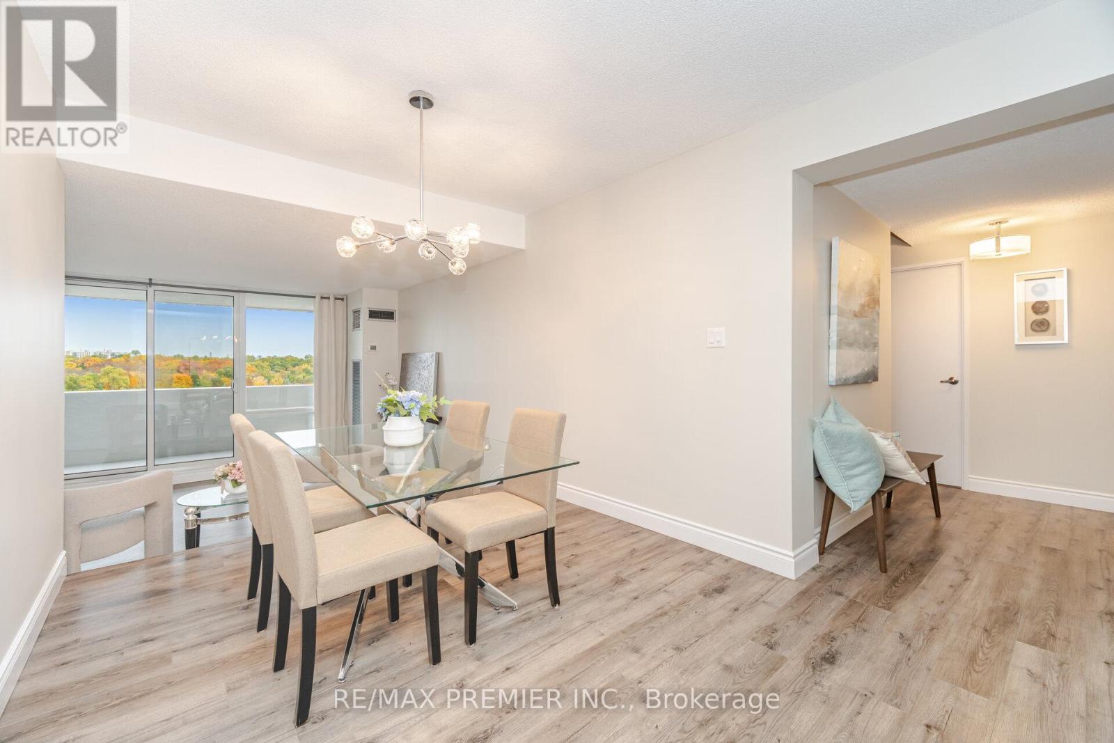 1105 - 260 Scarlett Road, Toronto, Ontario  M6N 4X6 - Photo 7 - W12417896