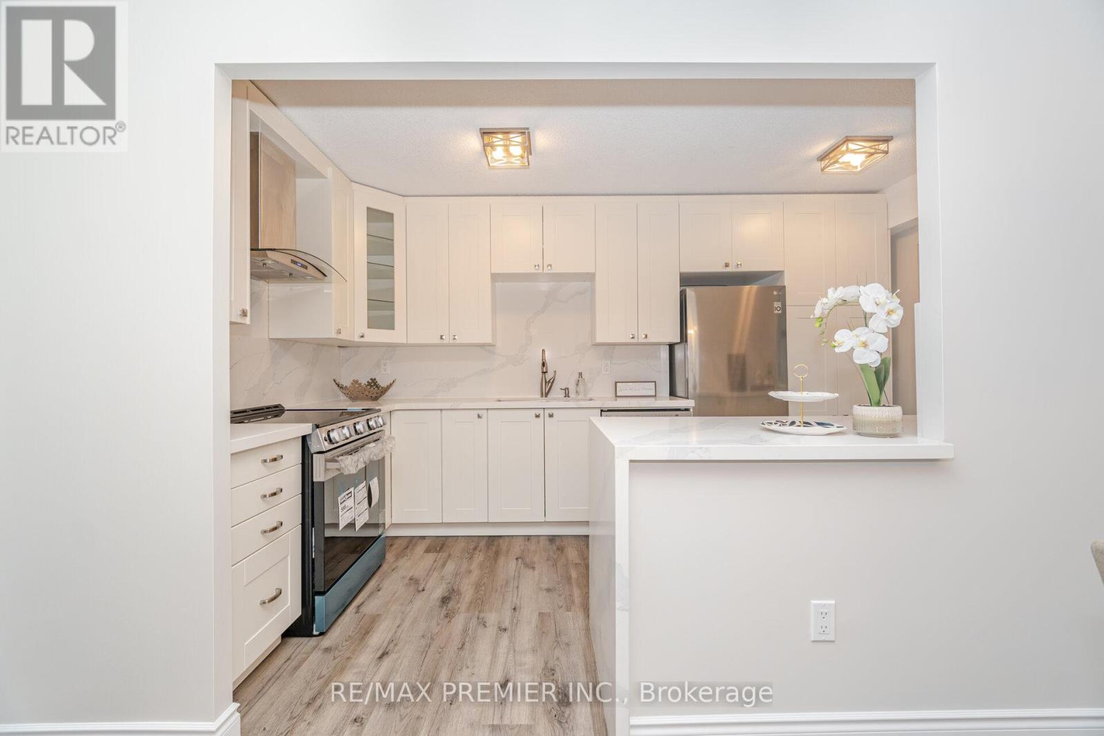 1105 - 260 Scarlett Road, Toronto, Ontario  M6N 4X6 - Photo 10 - W12417896