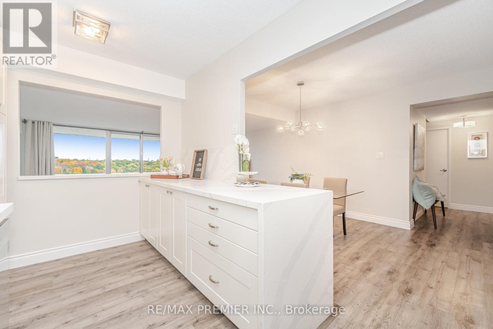 1105 - 260 Scarlett Road, Toronto, Ontario  M6N 4X6 - Photo 14 - W12417896