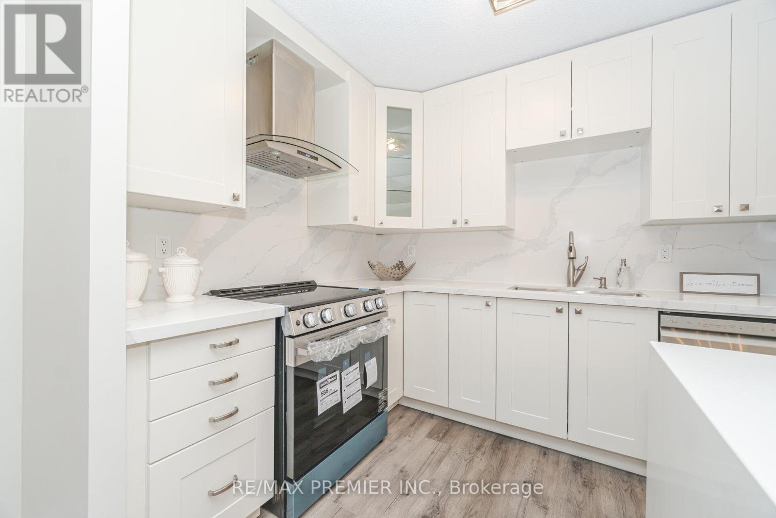 1105 - 260 Scarlett Road, Toronto, Ontario  M6N 4X6 - Photo 13 - W12417896