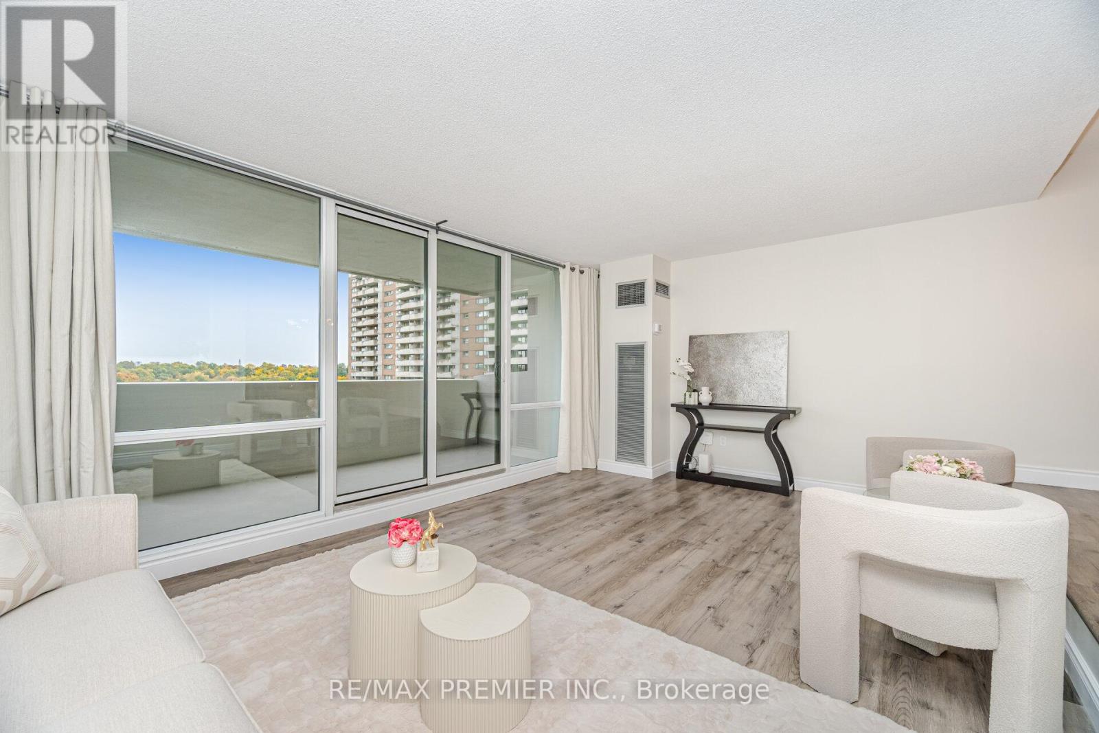 1105 - 260 Scarlett Road, Toronto, Ontario  M6N 4X6 - Photo 17 - W12417896