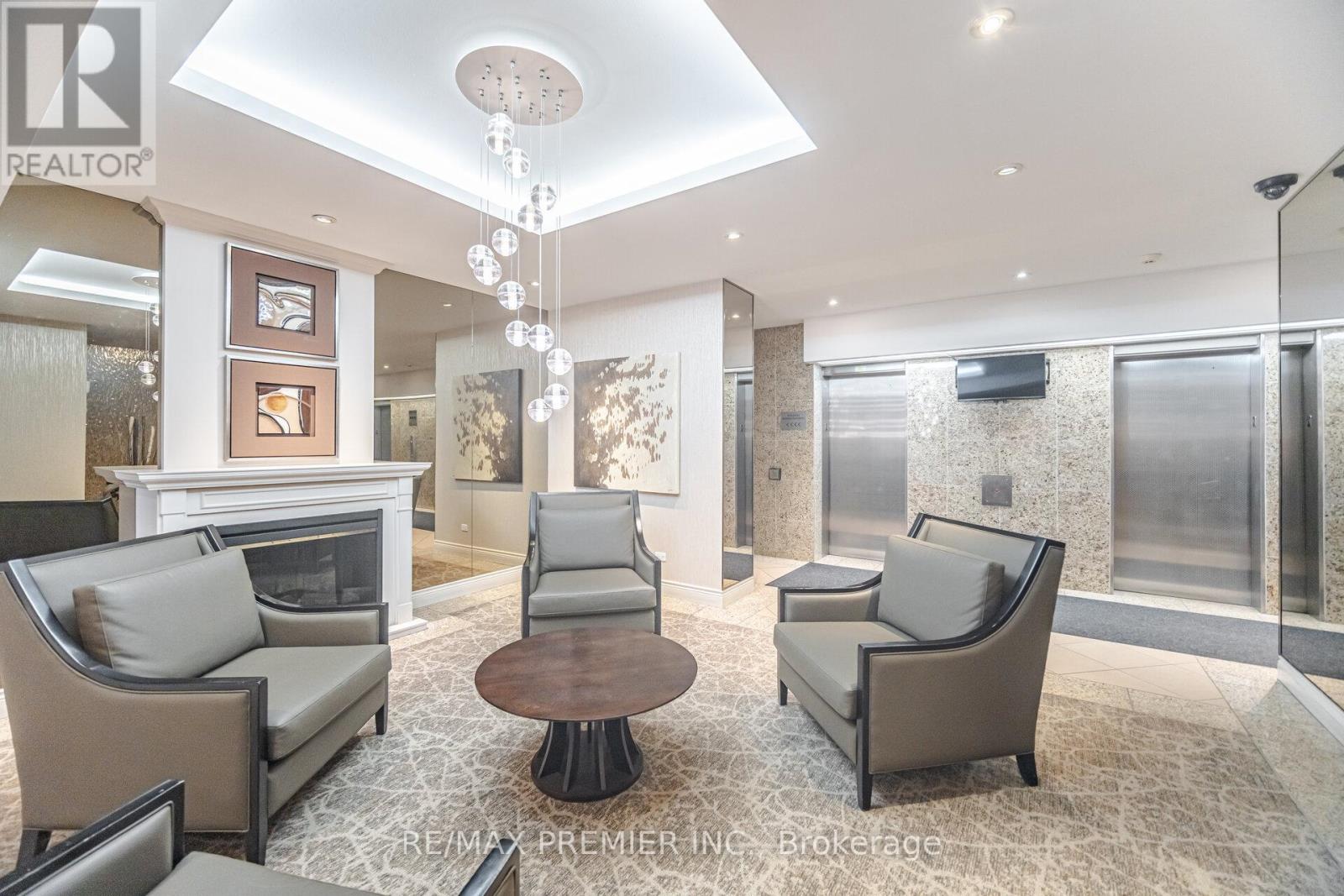 1105 - 260 Scarlett Road, Toronto, Ontario  M6N 4X6 - Photo 4 - W12417896