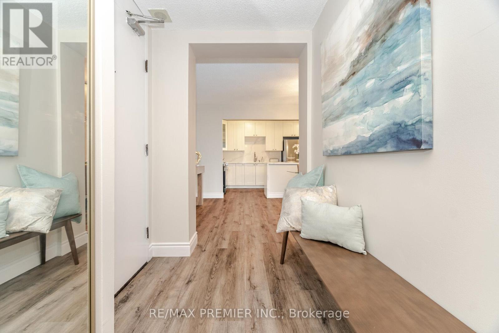 1105 - 260 Scarlett Road, Toronto, Ontario  M6N 4X6 - Photo 6 - W12417896