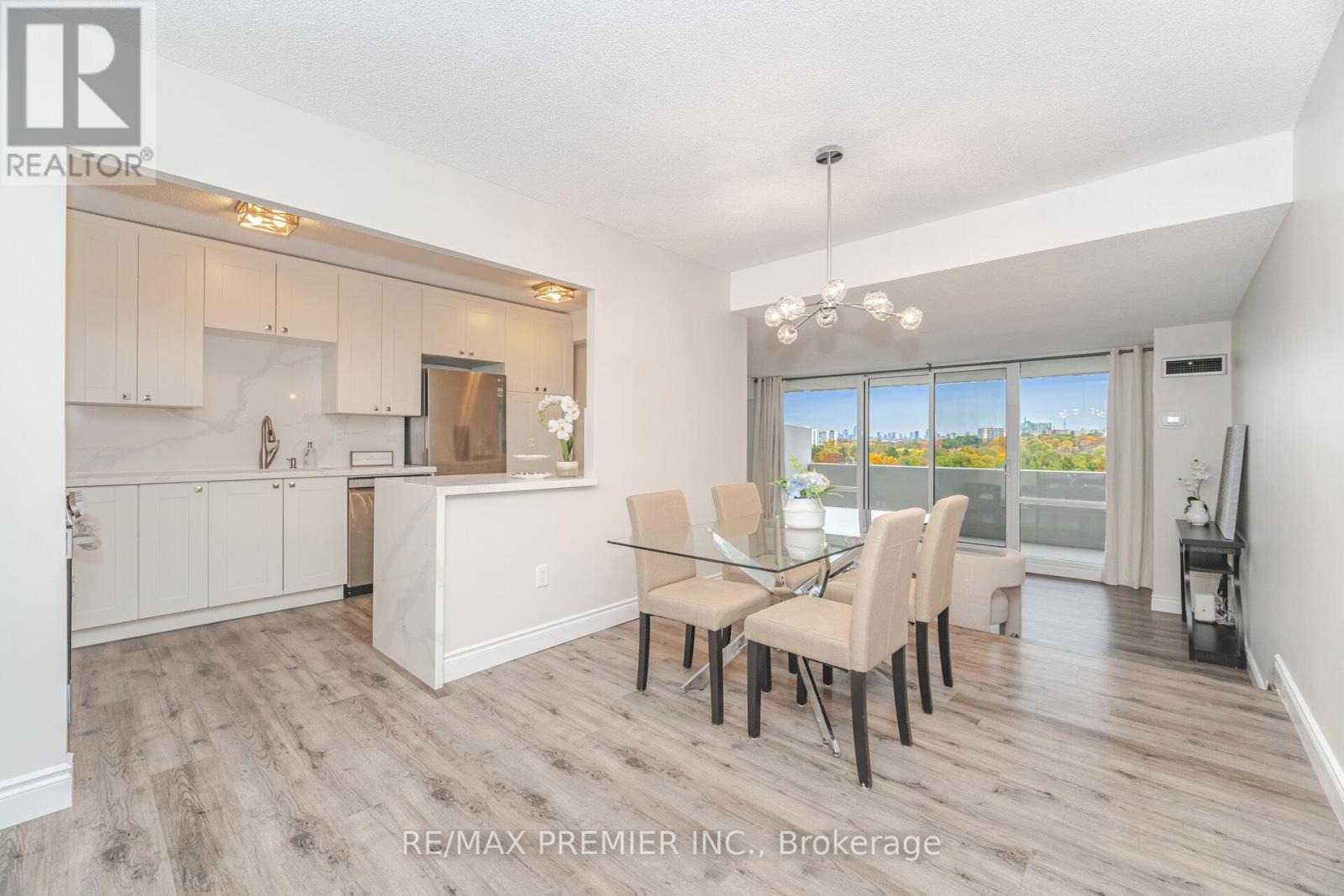 1105 - 260 Scarlett Road, Toronto, Ontario  M6N 4X6 - Photo 8 - W12417896